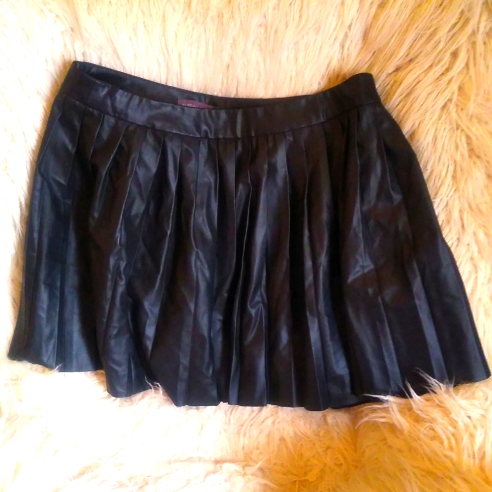 soft vegan Leather skirt New without tag